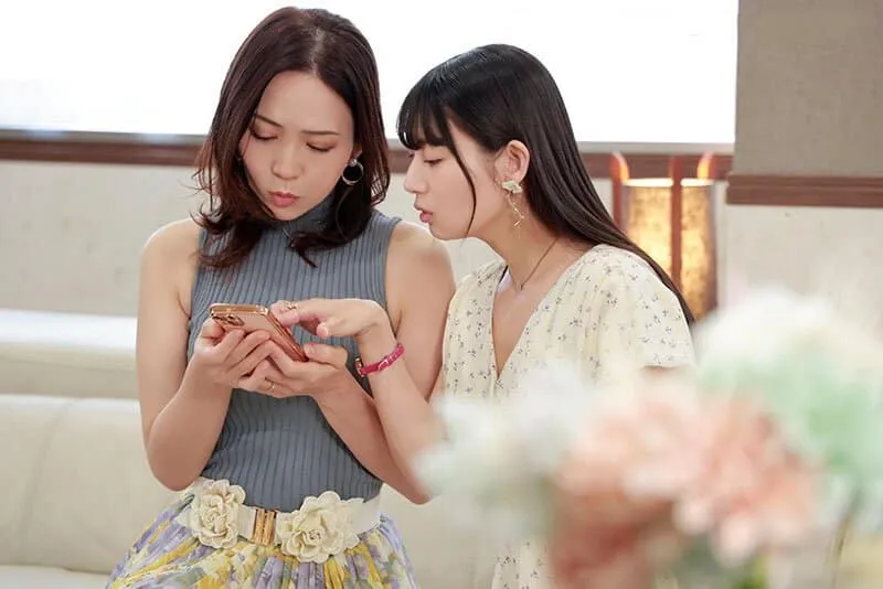 Người phụ nữ có gã chồng rủ cô bạn thân cùng cắm sừng với trai trẻ qua mạng